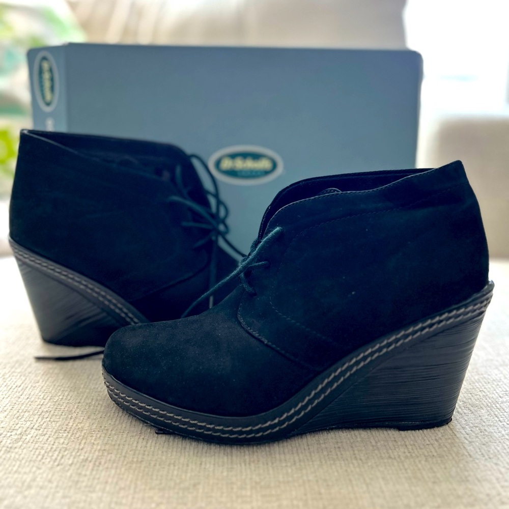 Dr. Scholl’s Black Wedge healed shoes.